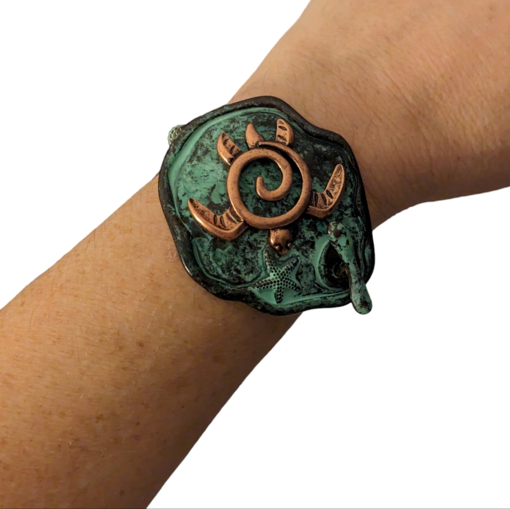 Sea Turtle Bracelet - metal patina look with gold resin sea turtle 🐢